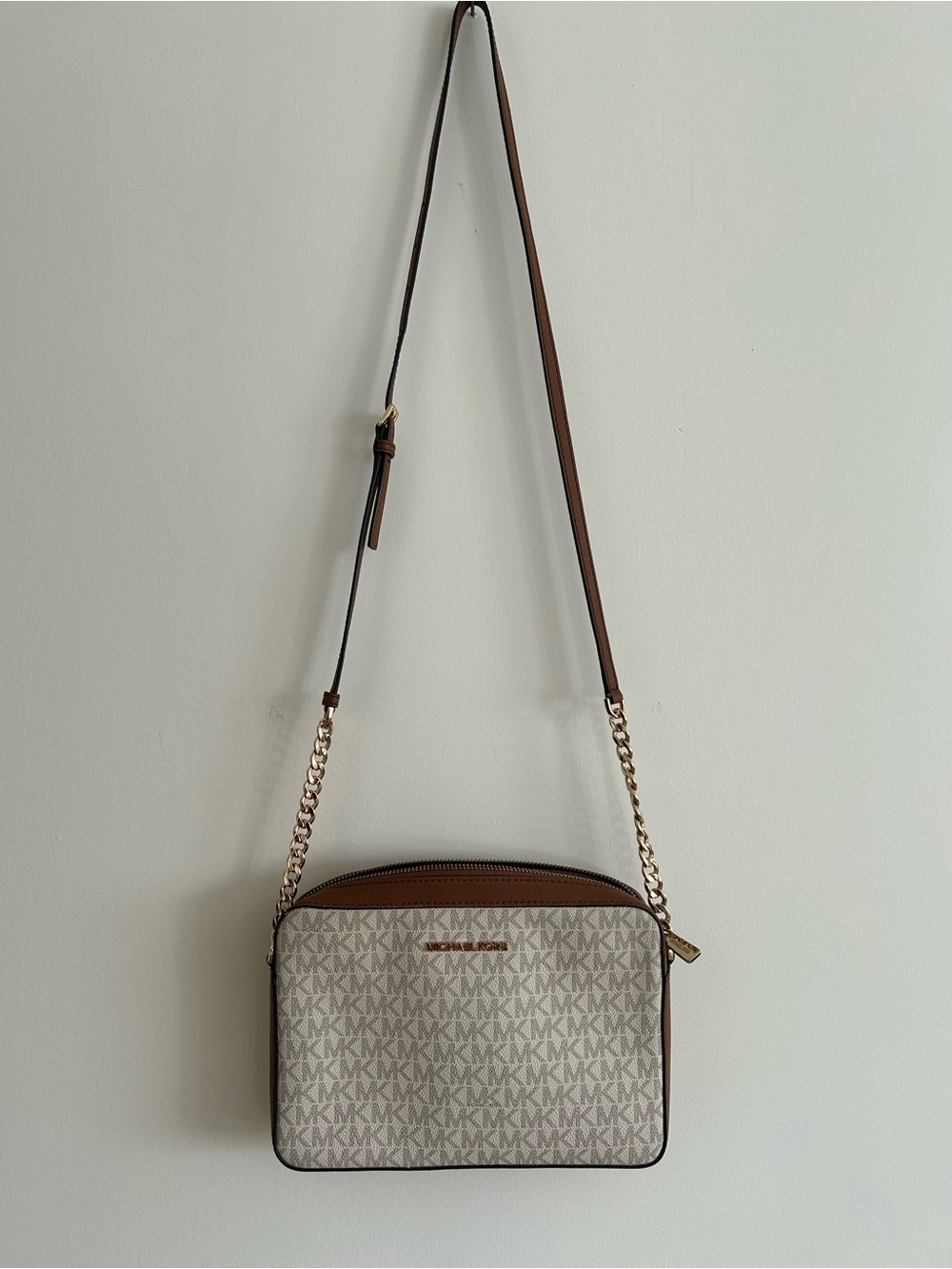 Michael Kors White and Tan Crossbody with Gold Chain Accents - Picture 7 of 10